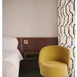 Le Versailles 3*