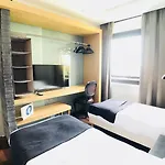 Le Versailles 3*