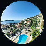 Отель Le Versailles