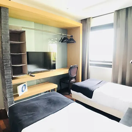 Le Versailles 3*