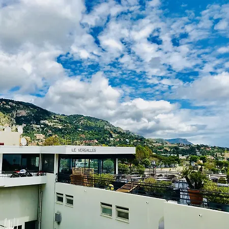 Le Versailles 3*
