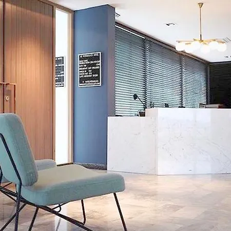 Le Versailles Hotel 3*