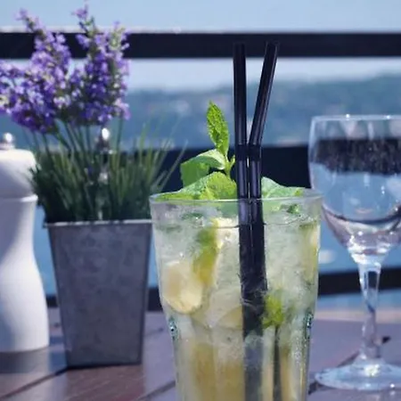 Le Versailles Hotel 3*