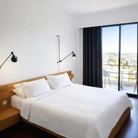 Le Versailles Hotel 3*