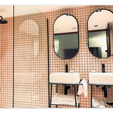 Le Versailles Hotel 3*