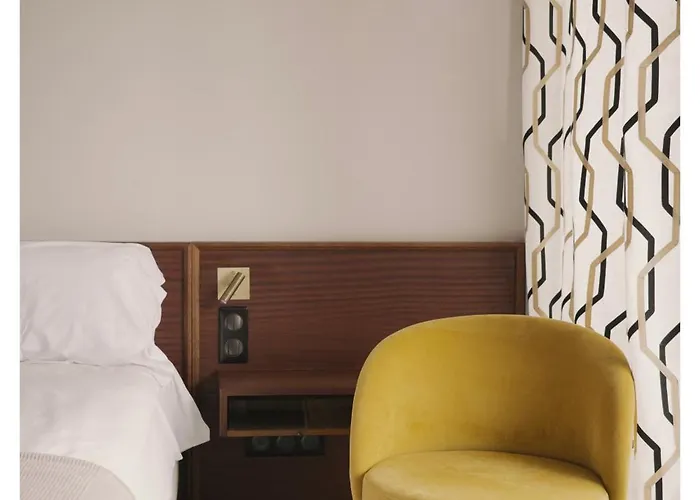 Le Versailles 3*