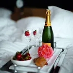 Le Versailles 3*