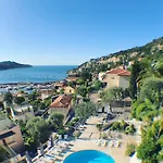 Le Versailles Hotel 3*