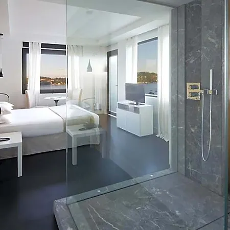 Le Versailles Hotel