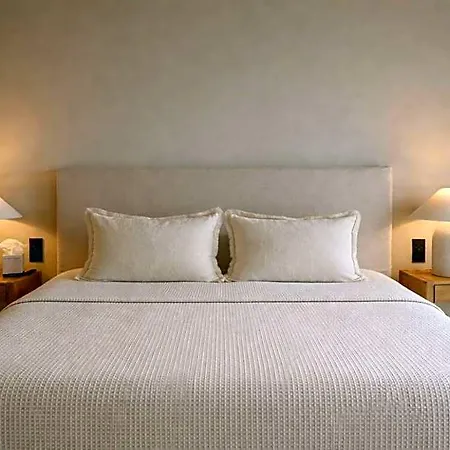 Le Versailles Hotel 3*