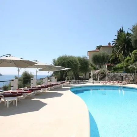 Le Versailles 호텔 빌프랑슈쉬르메르