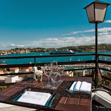 Le Versailles 호텔 3*