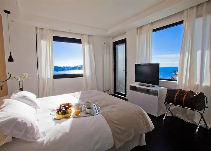 Le Versailles Szálloda 3*