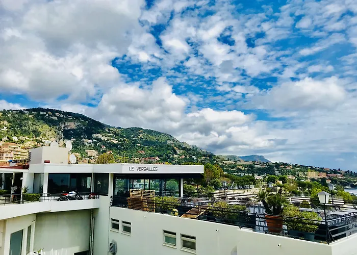Le Versailles 3*