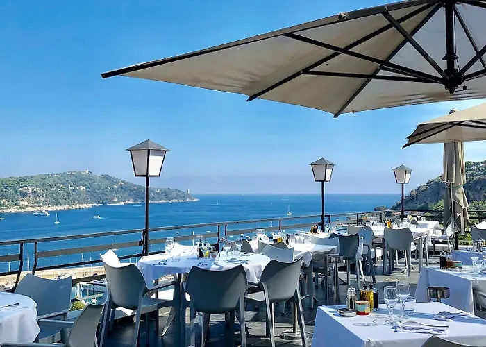 Le Versailles Hotel 3*