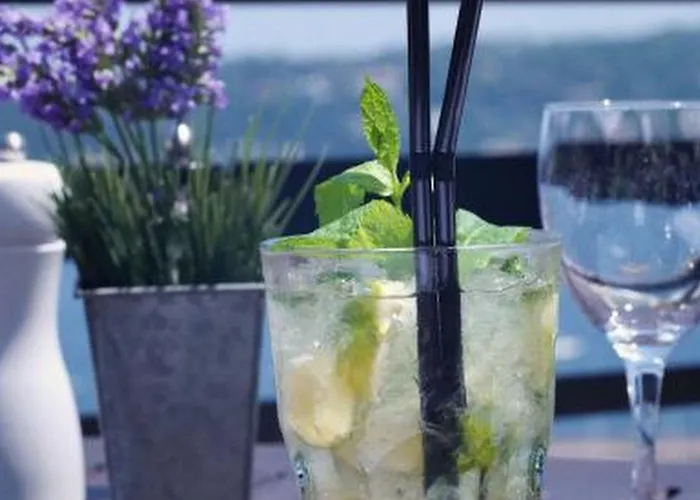 Le Versailles Hotel 3*