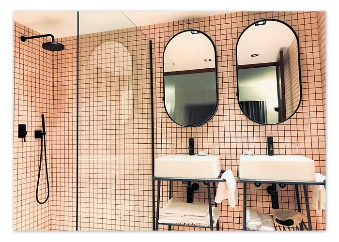 Le Versailles Hotel 3*